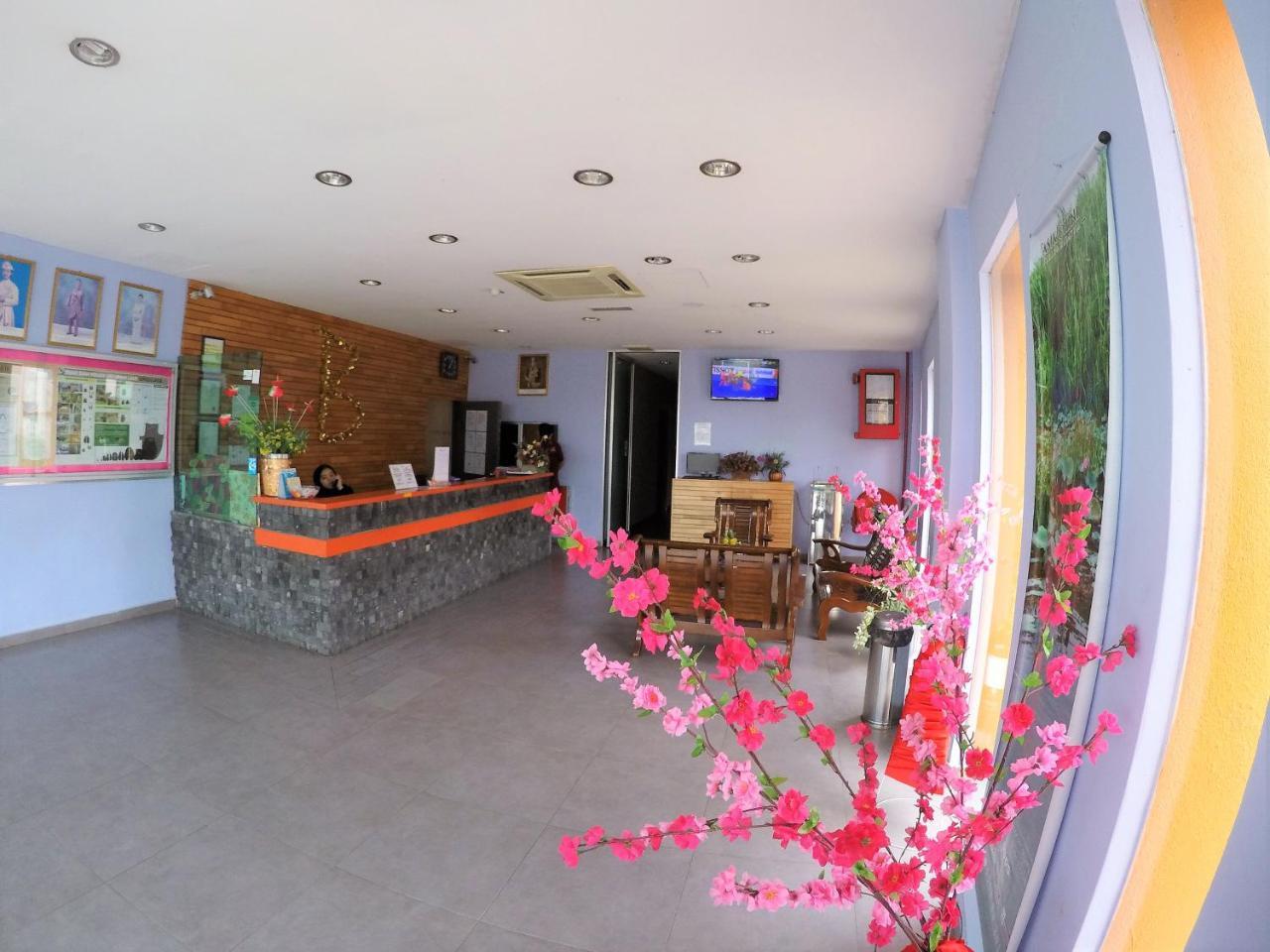 Hotel Bestari Куала-Липис Экстерьер фото